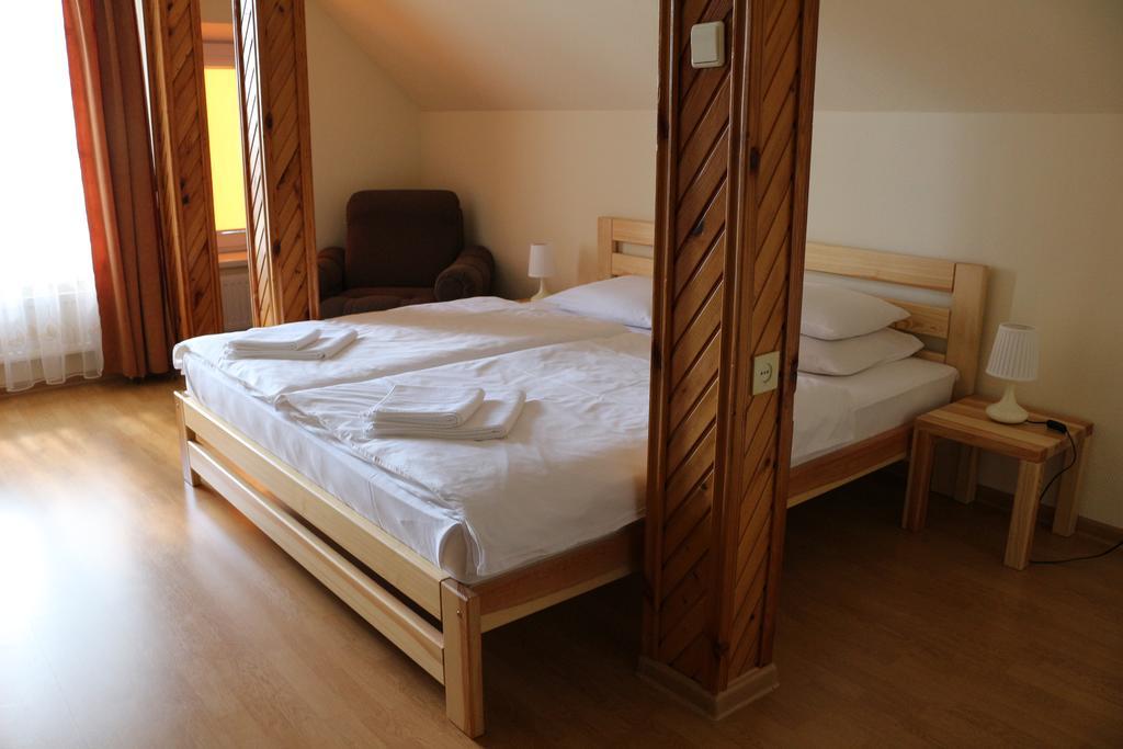 Asmonienes Sveciu Namai "Senoji Mokyklele" Hotel Smalininkai Exterior foto